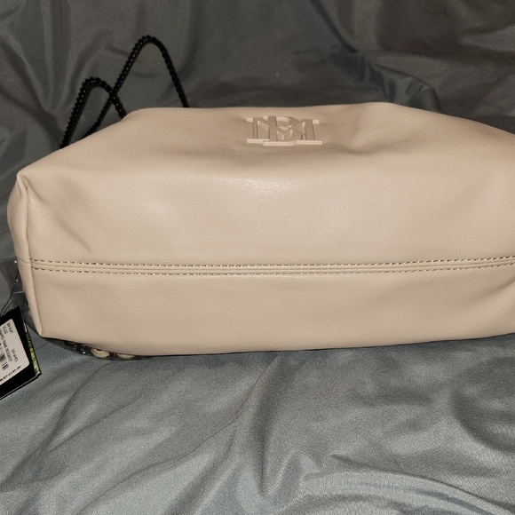 Badgley Mischka Cream Crossbody Bag - Picture 7 of 10